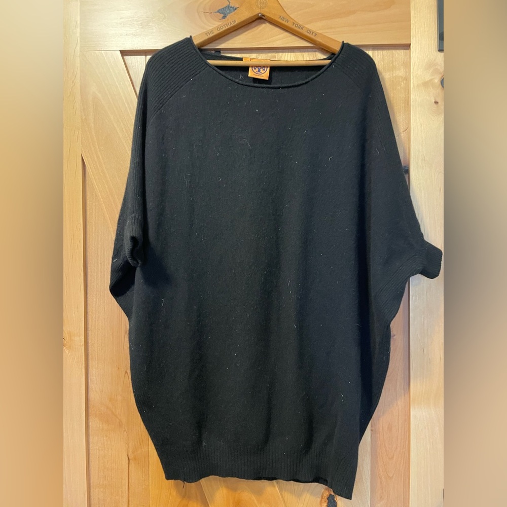 Tory Bruch oversized cashmere sweater with fitted sleeves, size medium, black